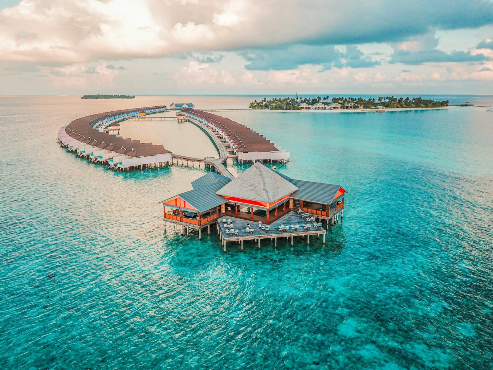Turquoise lagoon in the Maldives